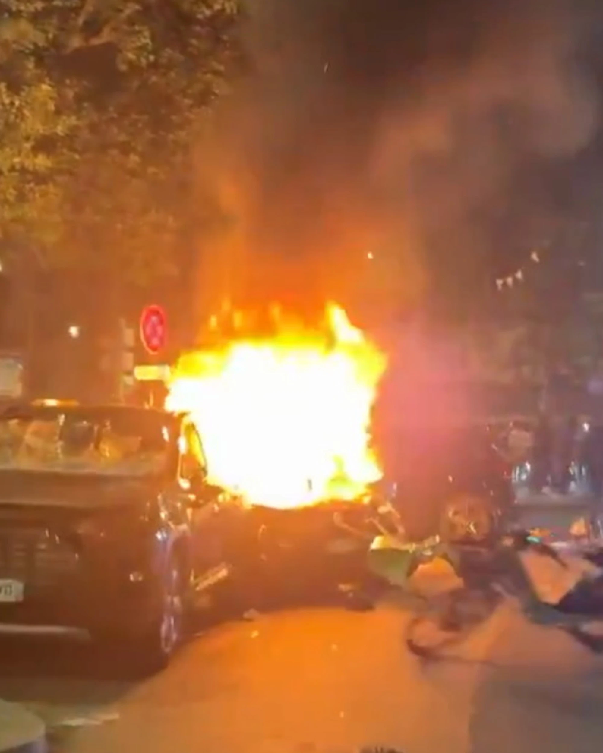 Psg-Inter, la follia dei tifosi francesi. Francia sotto assedio:  un morto, feriti e centinaia di arresti