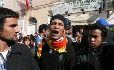 Germania, la stretta di Merz sui migranti: "Respingere anche i richiedenti asilo"