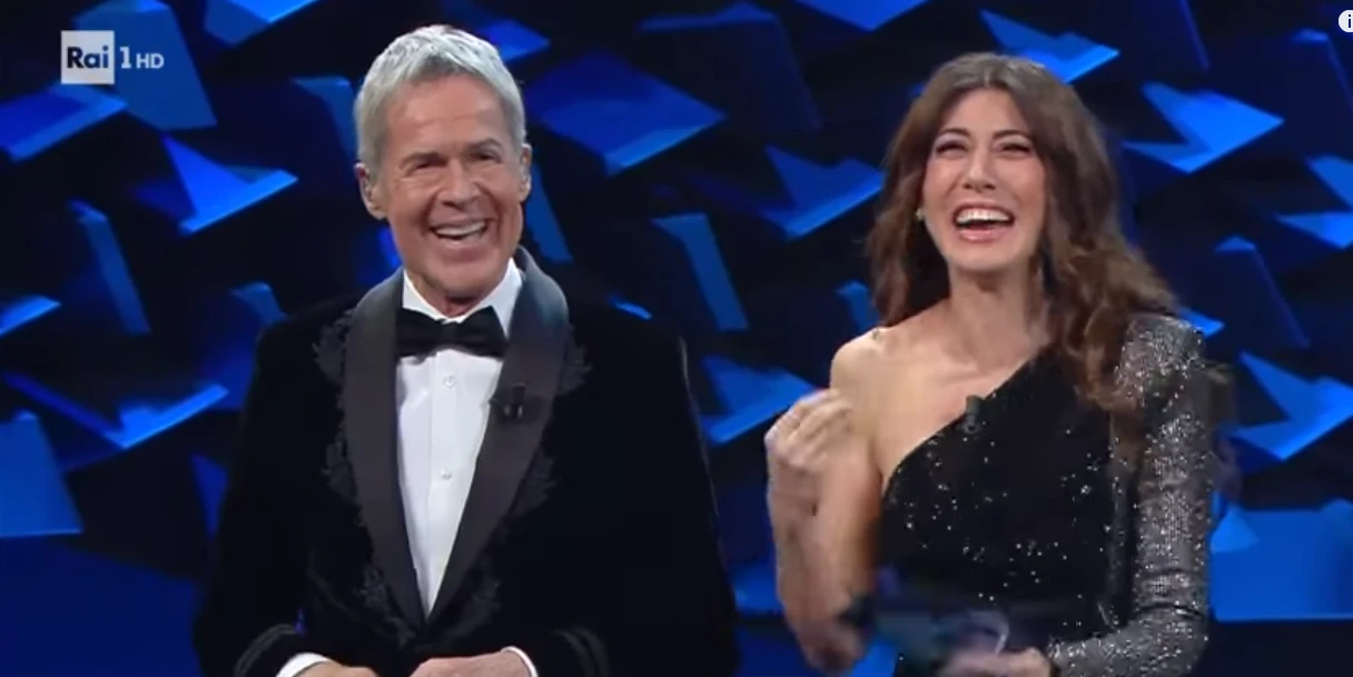 Sanremo 2019, Baglioni fa l'imitazione di Maurizio Costanzo: come se la ride alle sue spalle
