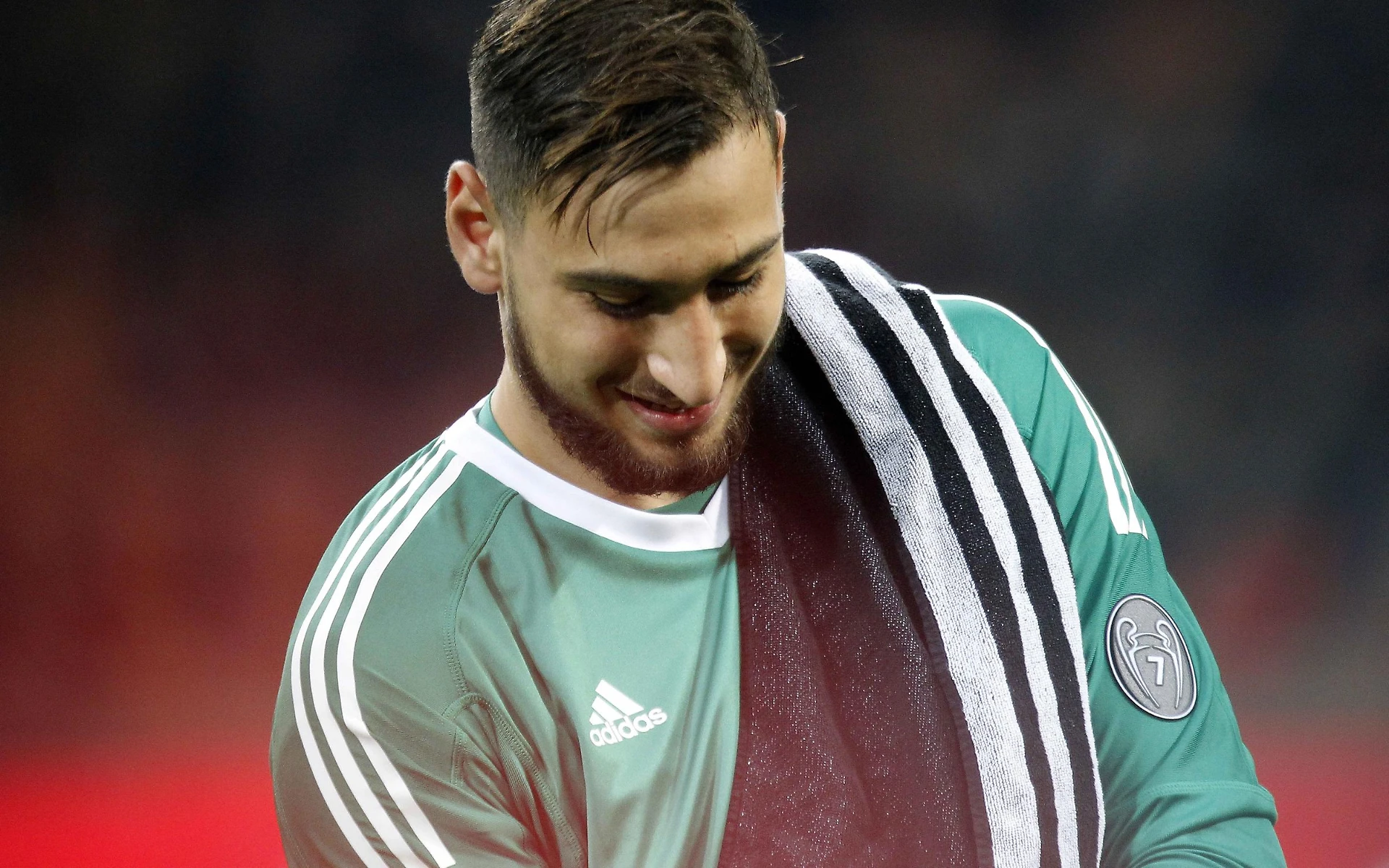 Gigio Donnarumma, rovinato da Mino Raiola ma ha una grossa colpa: il silenzio