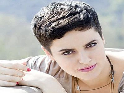 Palco ecosostenibile 'a pedali' per i tour della cantautrice Silvia Salemi
