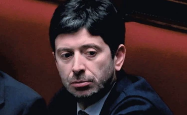 Speranza si auto-assolve dopo il disastro Covid