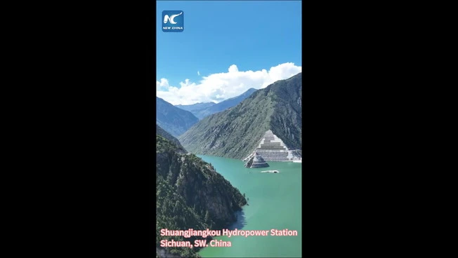 Cina, la diga più alta del mondo avvia la produzione di energia pulita