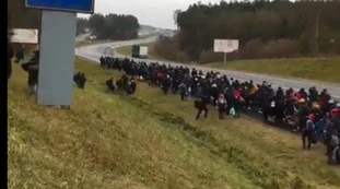 Polonia, 12mila soldati dispiegati contro gli immigrati: scene apocalittiche, "siamo pronti a tutto"