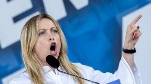 Giorgia Meloni e le parole di Macron passate inosservate: "Sovranismo sempre più vivo, la sinistra vicina a noi"