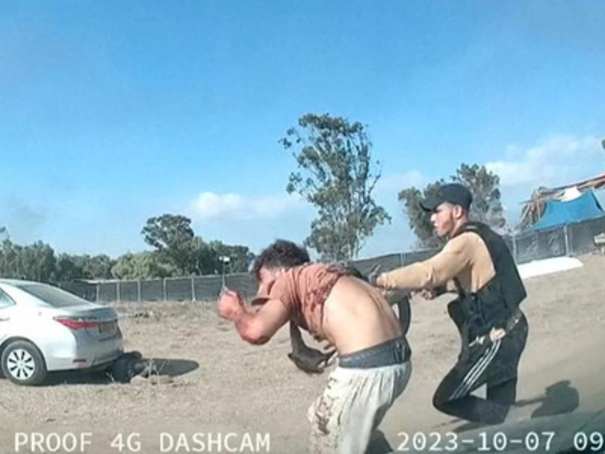 Siamo alla follia: per il film sul 7 ottobre bisogna chiedere i diritti ad Hamas