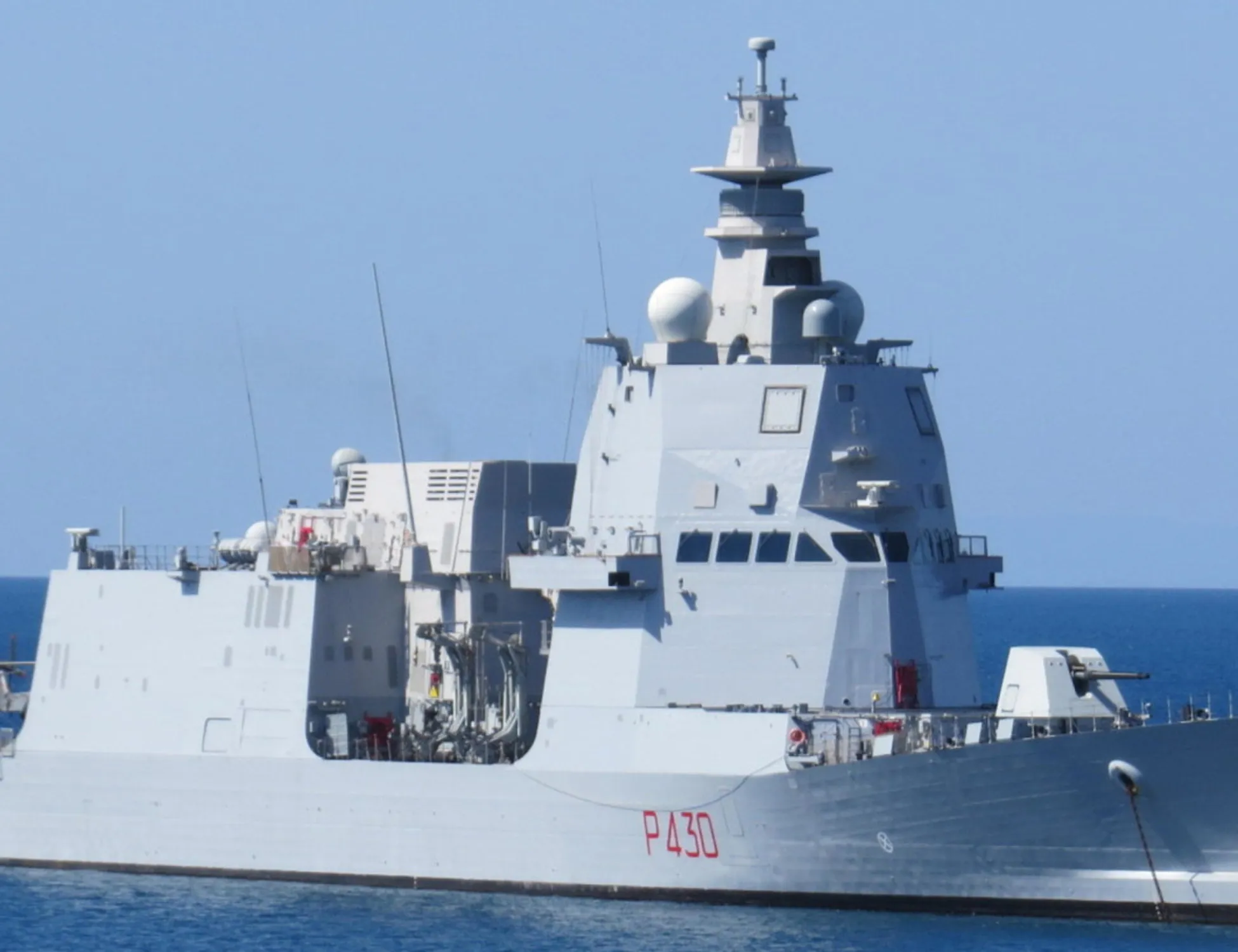 Leggi l'articolo: "La Marina passerà da Bab el-Mandeb". Clamorosa mossa di Crosetto: schiaffo alla Ue