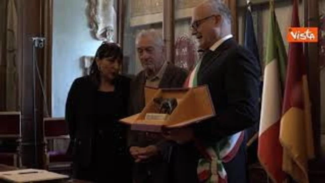 Robert De Niro riceve in Campidoglio la Lupa Capitolina
