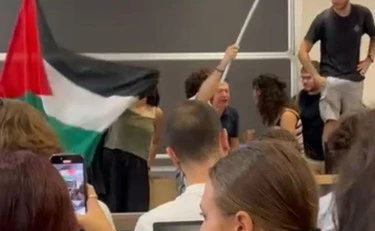 https://media.liberoquotidiano.it/u7rX6lq19sxZzAAd0ozdX8D98rmJ0dcjm9dLqUWR9TQ/width:800/quality:90/aW1hZ2VzLzIwMjUvMDkvMTgvMDYxNDExOTkxLTI2NDhhOTg5LWE4NjgtNGRhZi1hZjk1LWViYjJmNzY2NjcyNy5qcGc.webp