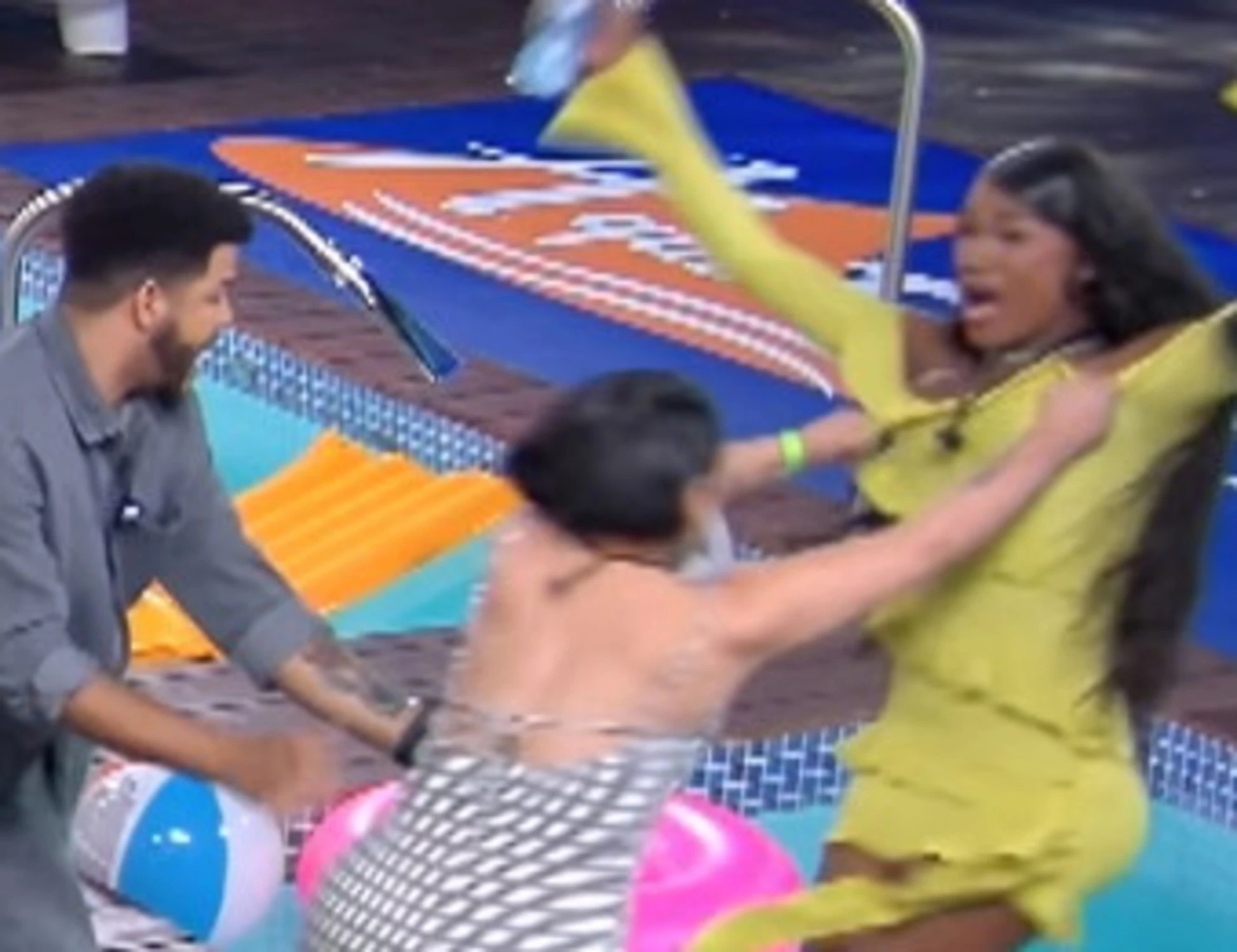 La Mansion De Luinny, aggressione in diretta tv: il dramma in piscina