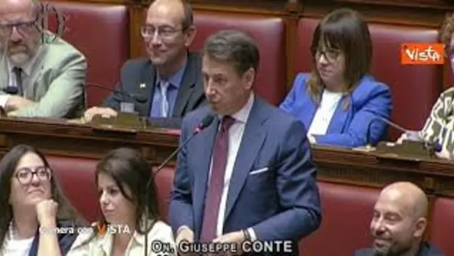Leggi l'articolo: 'Atteggiamenti infantili' su Camera con Vista su La7 di Alexander jakhnagiev