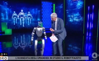 Fuori dal coro, Fausto: il robot che vuole far fuori Mario Giordano. Gelo su Rete 4
