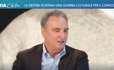 Andrea Pucci, su La7 Caporale tocca il fondo: "Il ministro Piantedosi..."