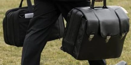 Guerra, a Pechino rissa tra agenti della sicurezza per la valigetta nucleare di Trump