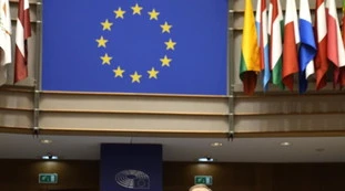 Ue, follia tedesca: "Via bianchi, maschi e ricchi". Come vogliono riscrivere la storia