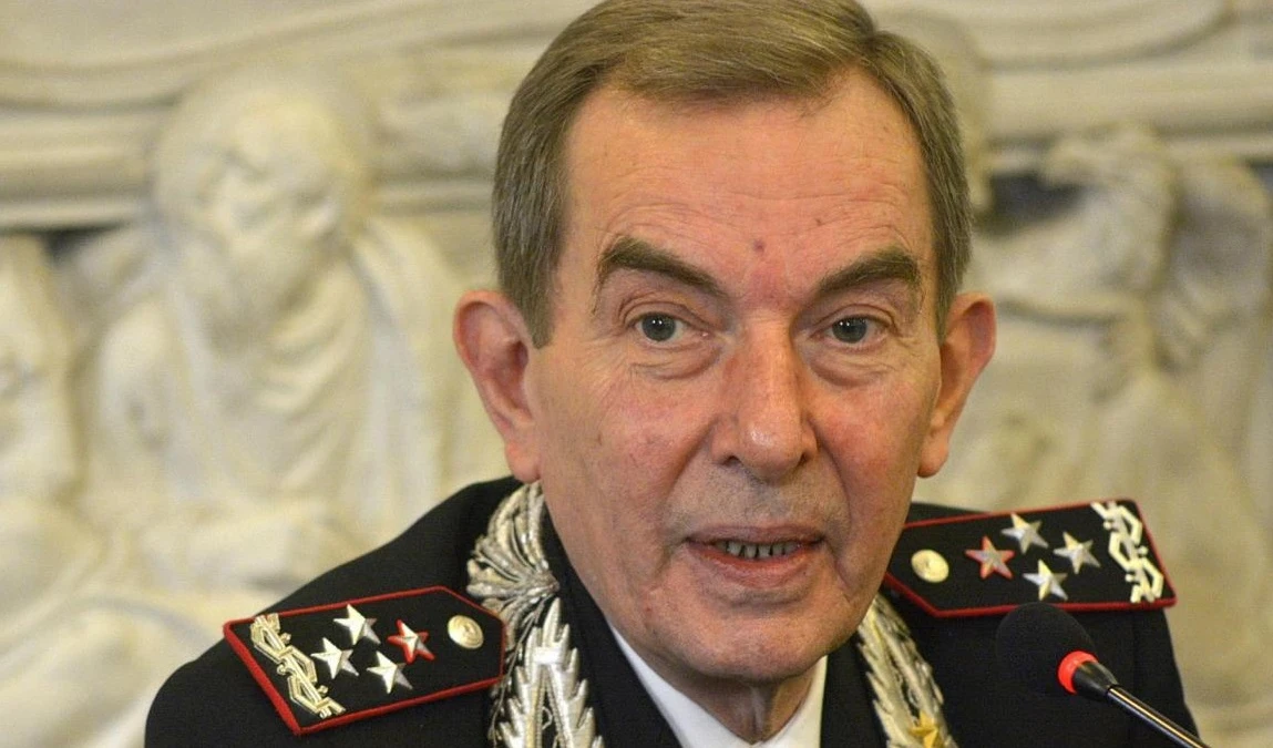 Silvio Berlusconi candida premier l'ex comandante generale dei carabinieri Leonardo Gallitelli