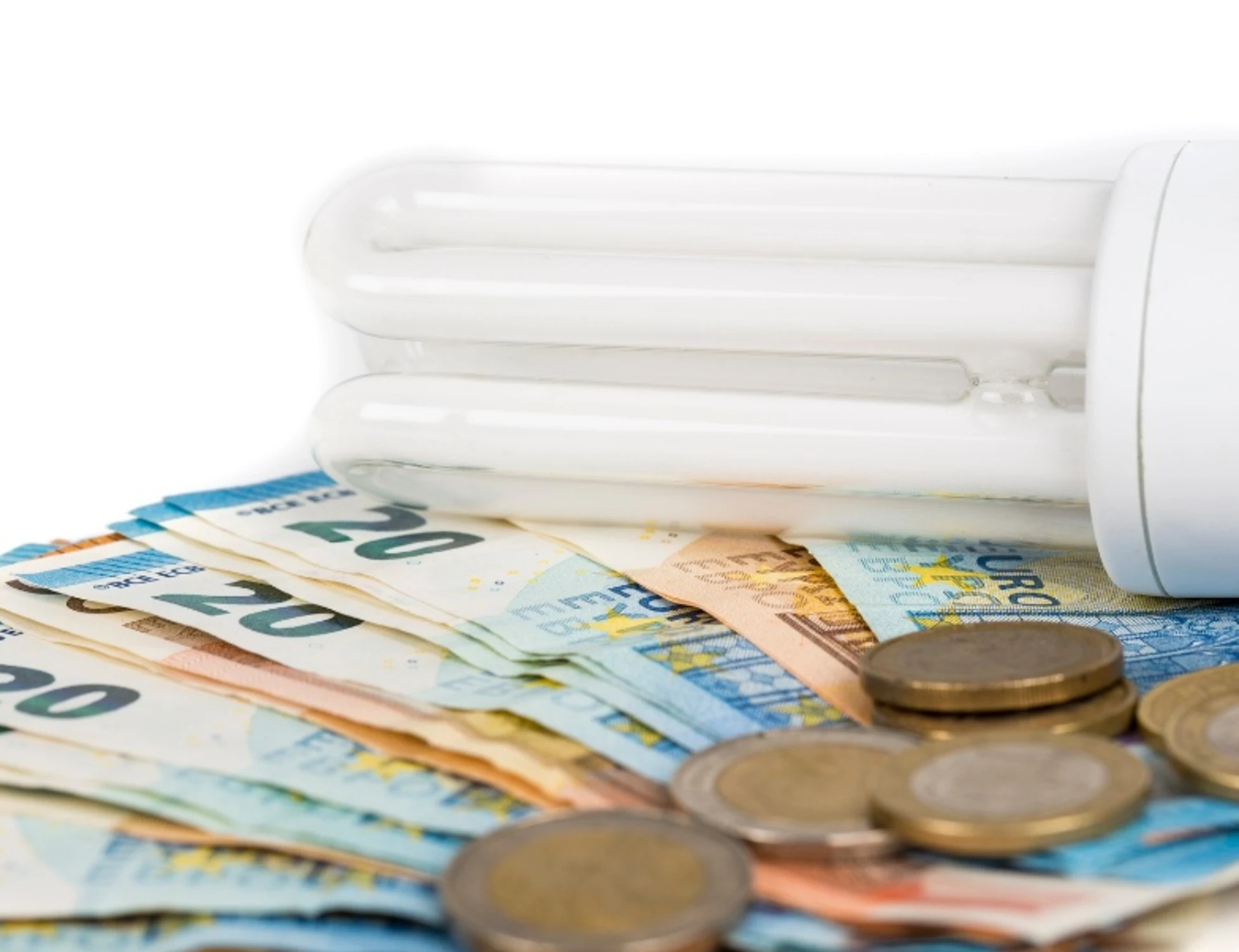 Bollette, via libera al decreto: non solo bonus, tutte le novità