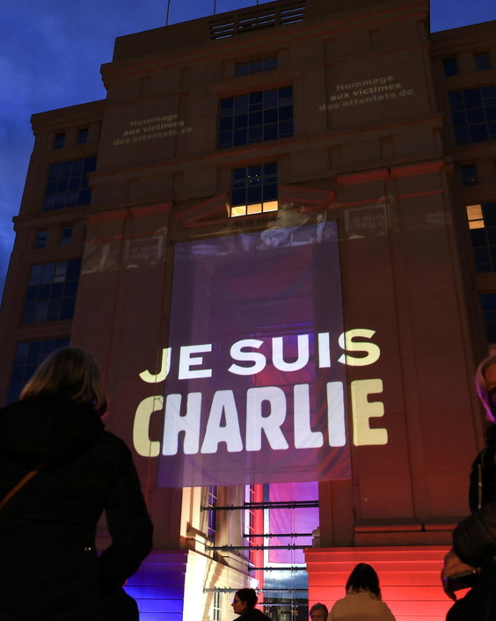Già 10 anni fa eravamo tutti Charlie, ma quella rivista è ancora un bunker