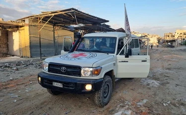 Hamas consegna due ostaggi morti. Trump minaccia: "Se non lo fate, Israele attaccherà"