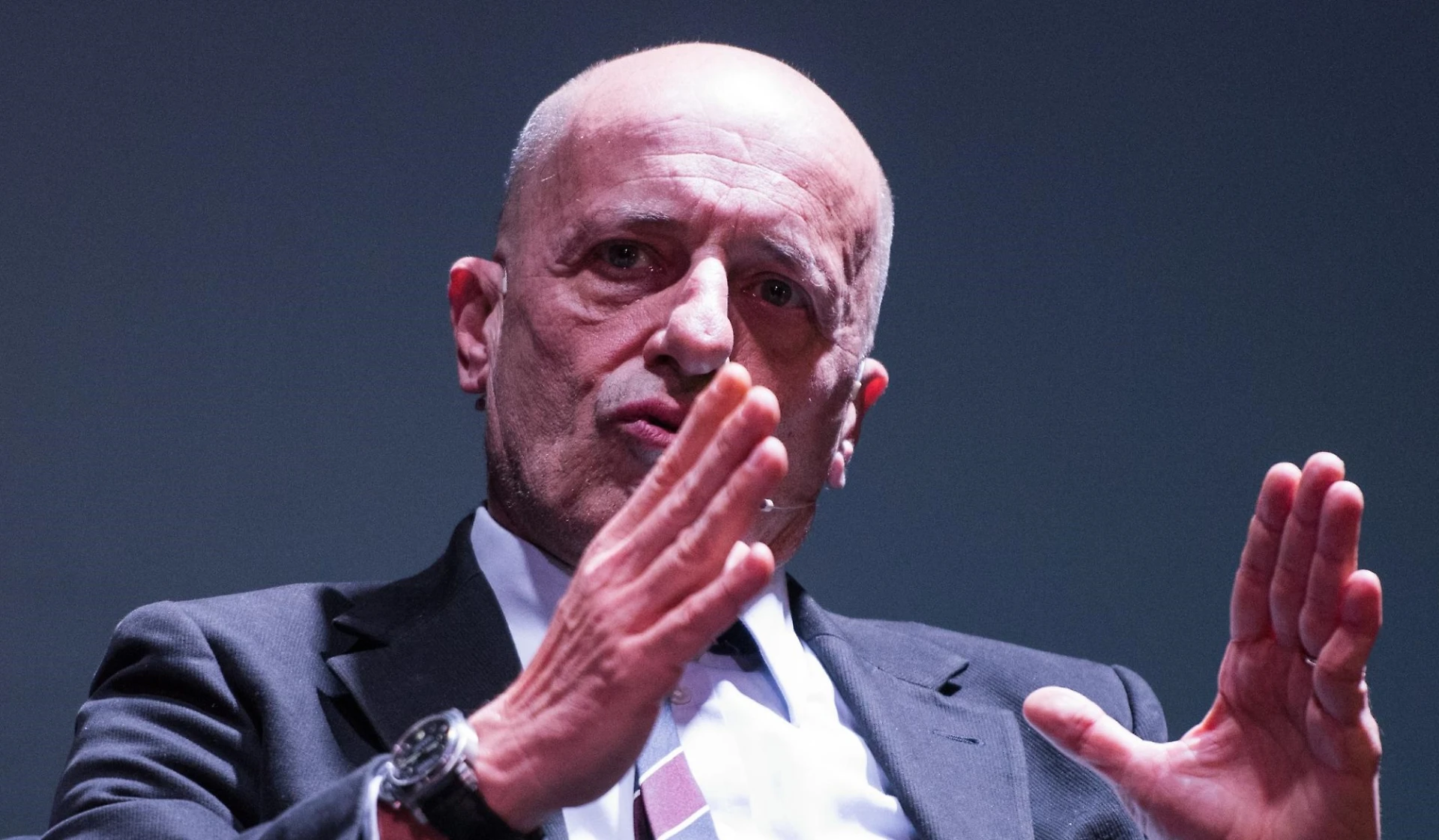 Alessandro Sallusti contro il Papa a favore dello ius soli: "Gli spiego cos'è la democrazia"