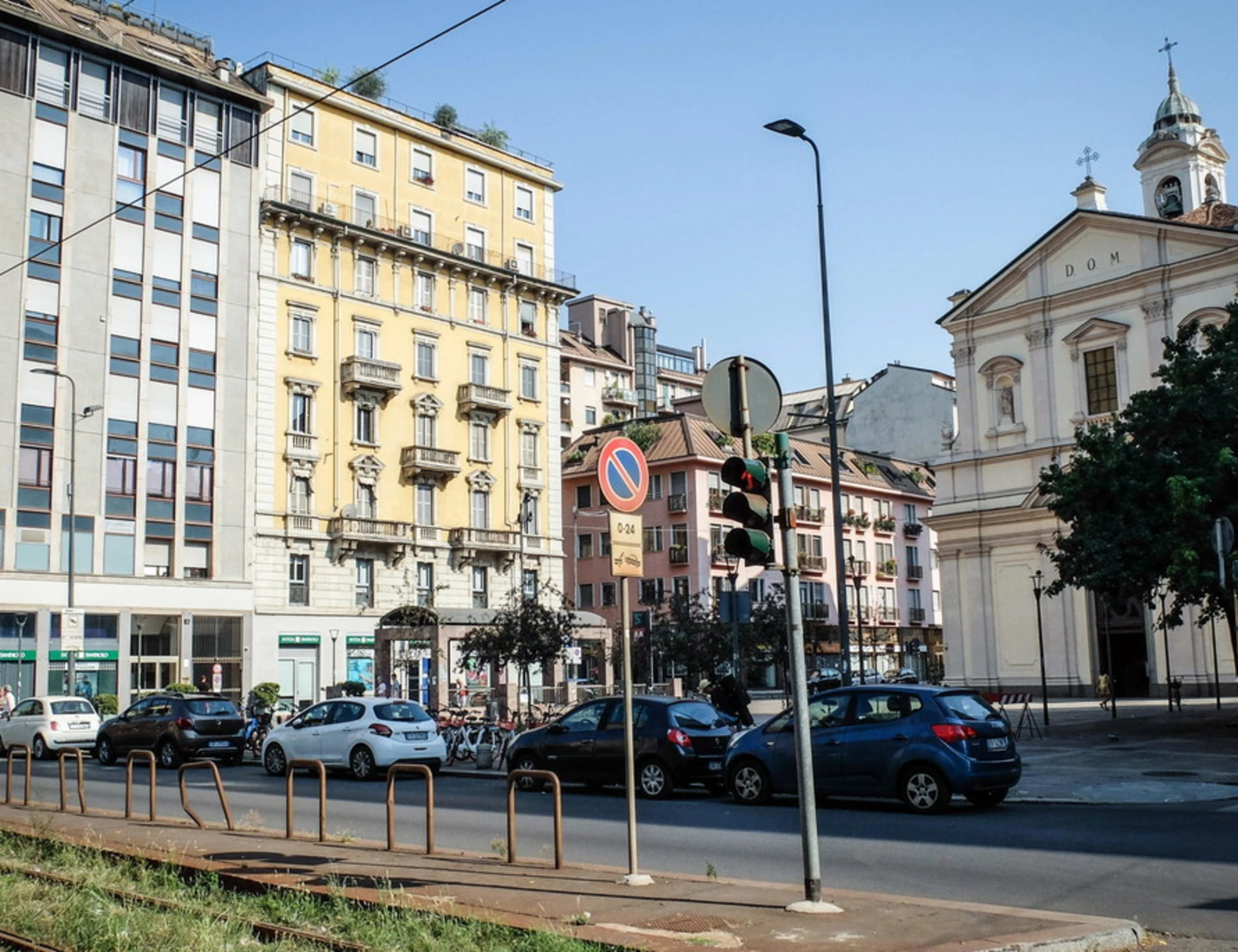Milano, coppia massacrata di botte senza motivo: l'aggressore subito libero