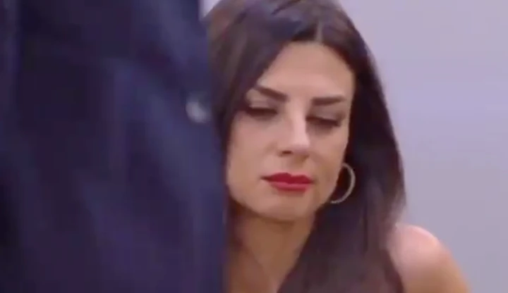 Serena Enardu e il tronista di U&amp;D, Signorini cerca la verità dalla De Filippi: la dirà a Pago in puntata?