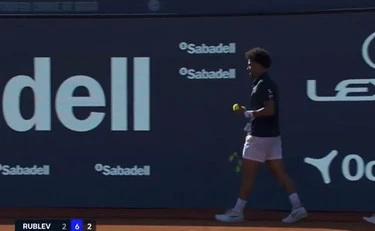 Andrey Rublev perde la testa in campo: "Odio questo fott*** sport"