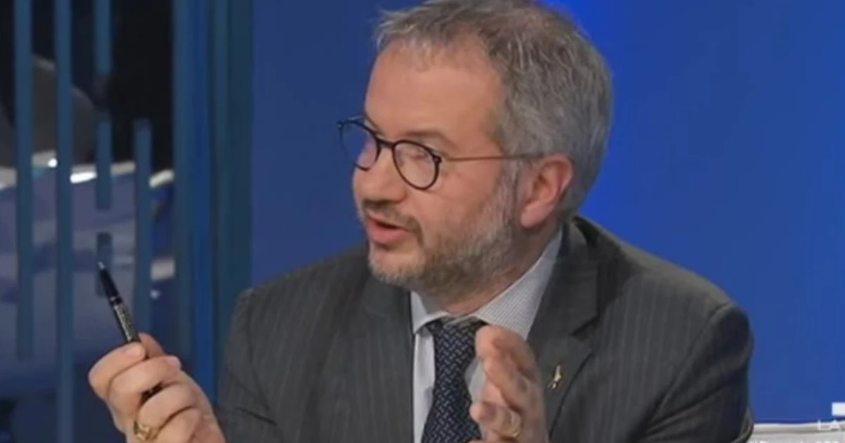 Claudio Borghi guarda Bagnai a Otto e mezzo e stronca la Gruber: "Vedete perché è inutile andarci?"