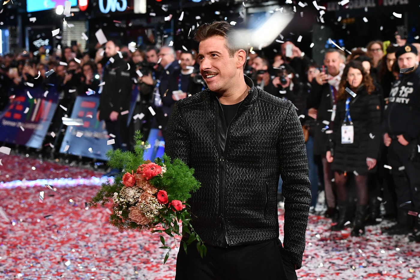 Sanremo 2020, Francesco Gabbani super dotato? Le foto inequivocabili che fanno impazzire i fan