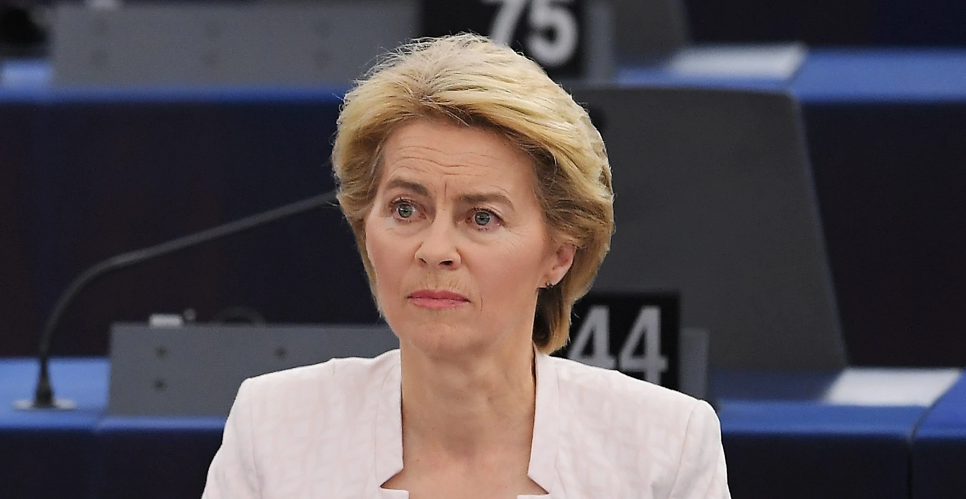Ursula Von der Leyen minaccia subito l'Italia su debito, ong e immigrati: ecco chi hanno eletto i grillini