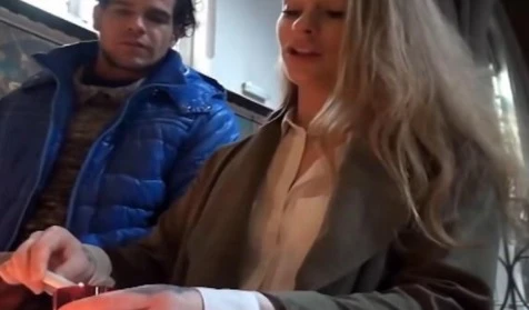 La pornostar si riprende mentre fa sesso nel confessionale di una vera chiesa