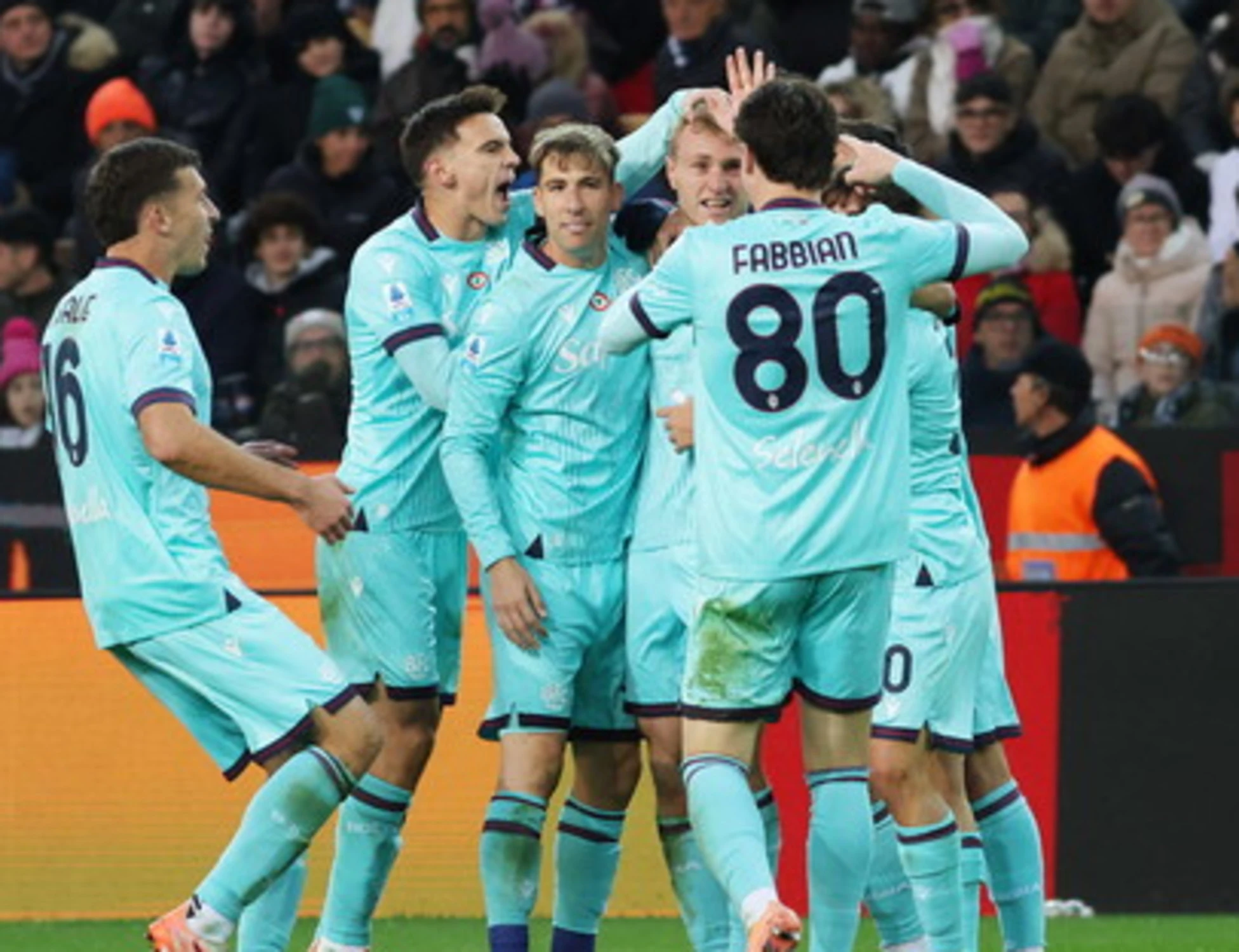 Il Bologna vola in testa: travolta 3-0 l'Udinese. Cagliari e Genoa, pari-show