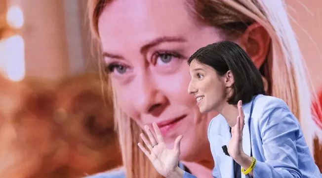 652x368