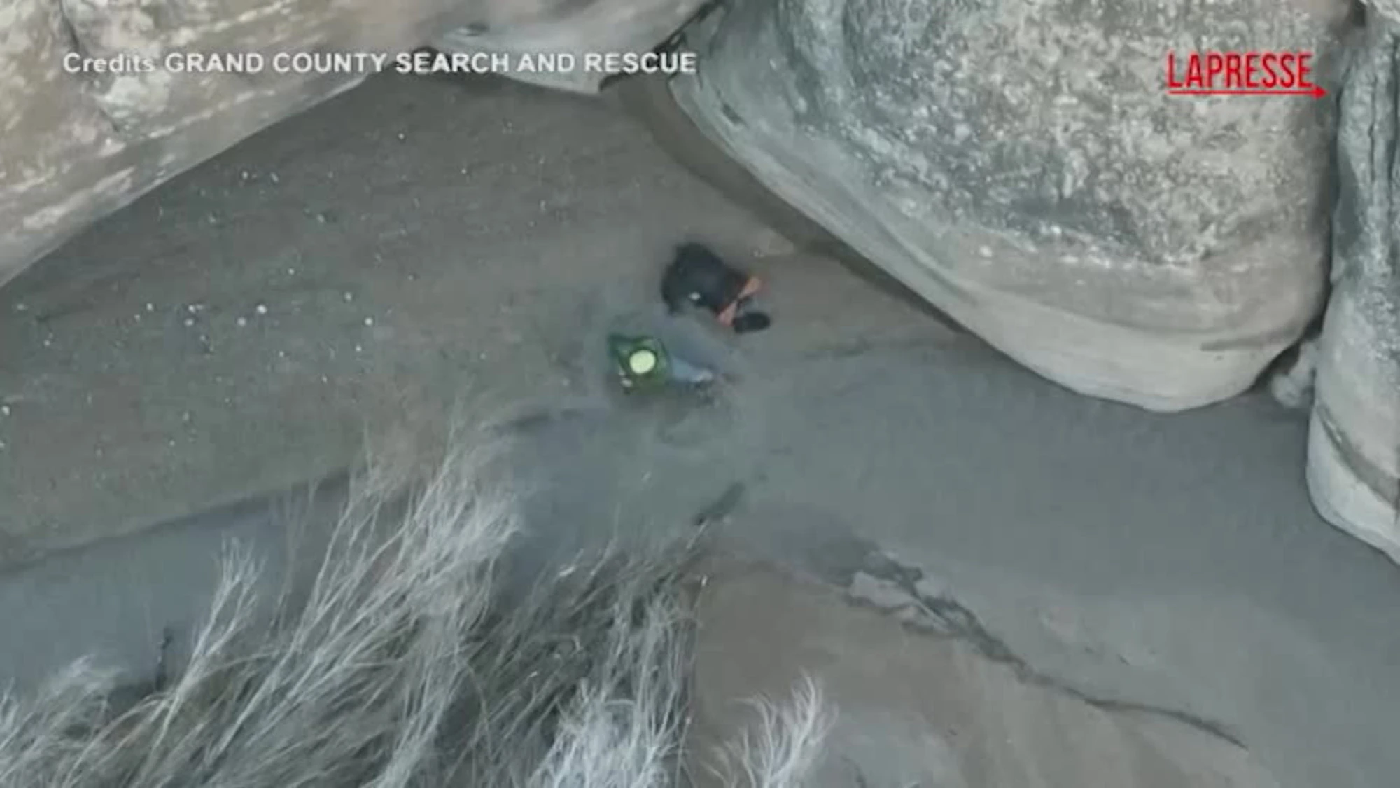 Utah, escursionista bloccato nelle sabbie mobili: il salvataggio ripreso dal drone