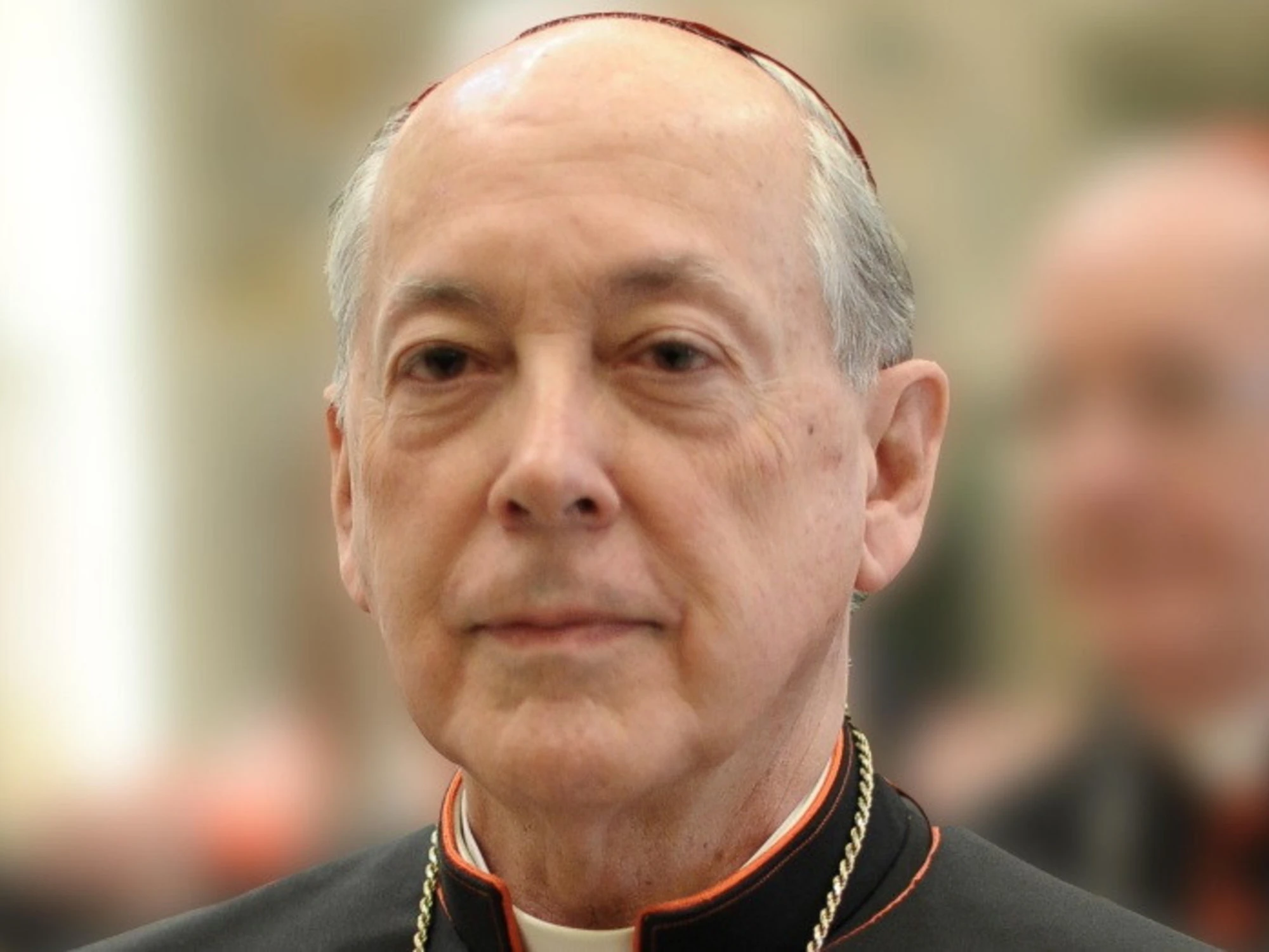 Cipriani, il cardinale accusato di pedofilia sfida la memoria di Papa Francesco