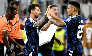 Sentenza Aguero: "Lautaro deve giocare sempre. La spalla ideale per Messi è lui"