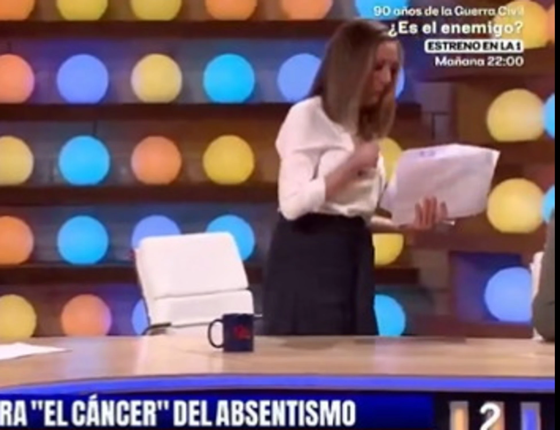 Spagna, Montero-choc: "Piuttosto mangio mer***". Si scaglia contro il conduttore e abbandona la diretta