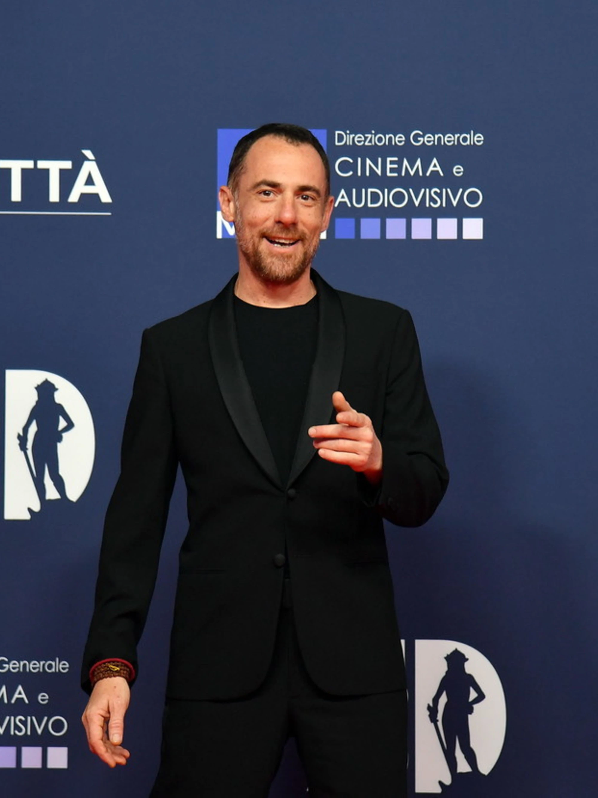 Il "Vate" Germano prende i soldi dal governo. Poi lo infanga sui contributi del cinema
