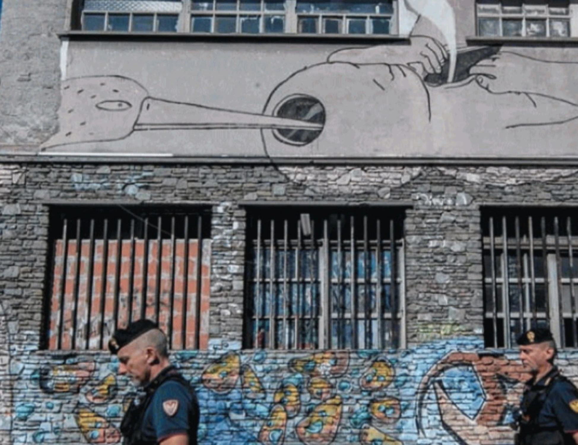 Ora è una cosa fascista pure pagare l'affitto