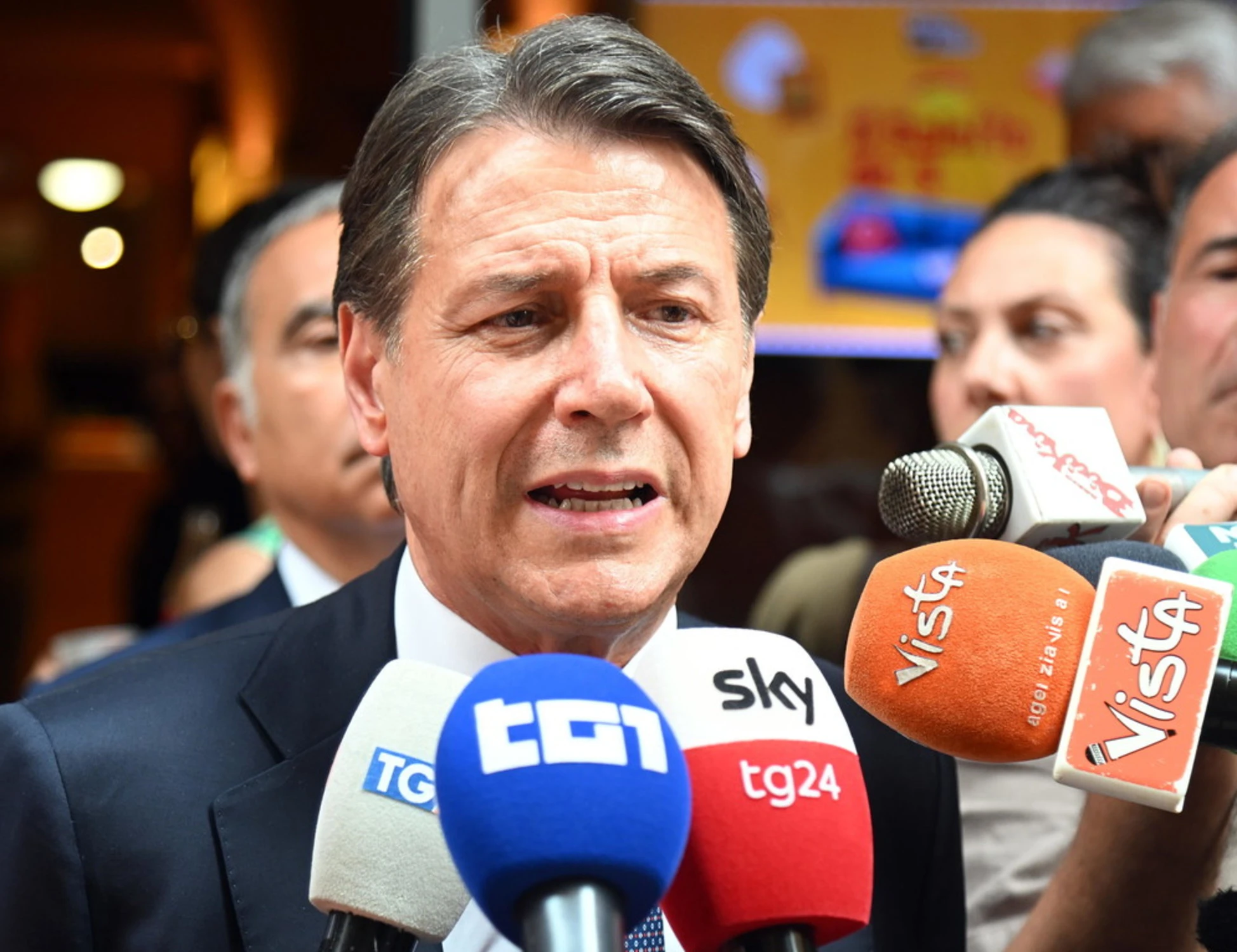 Giuseppe Conte deraglia: "Giorgia Meloni, li hai 5 minuti per l'Italia?"