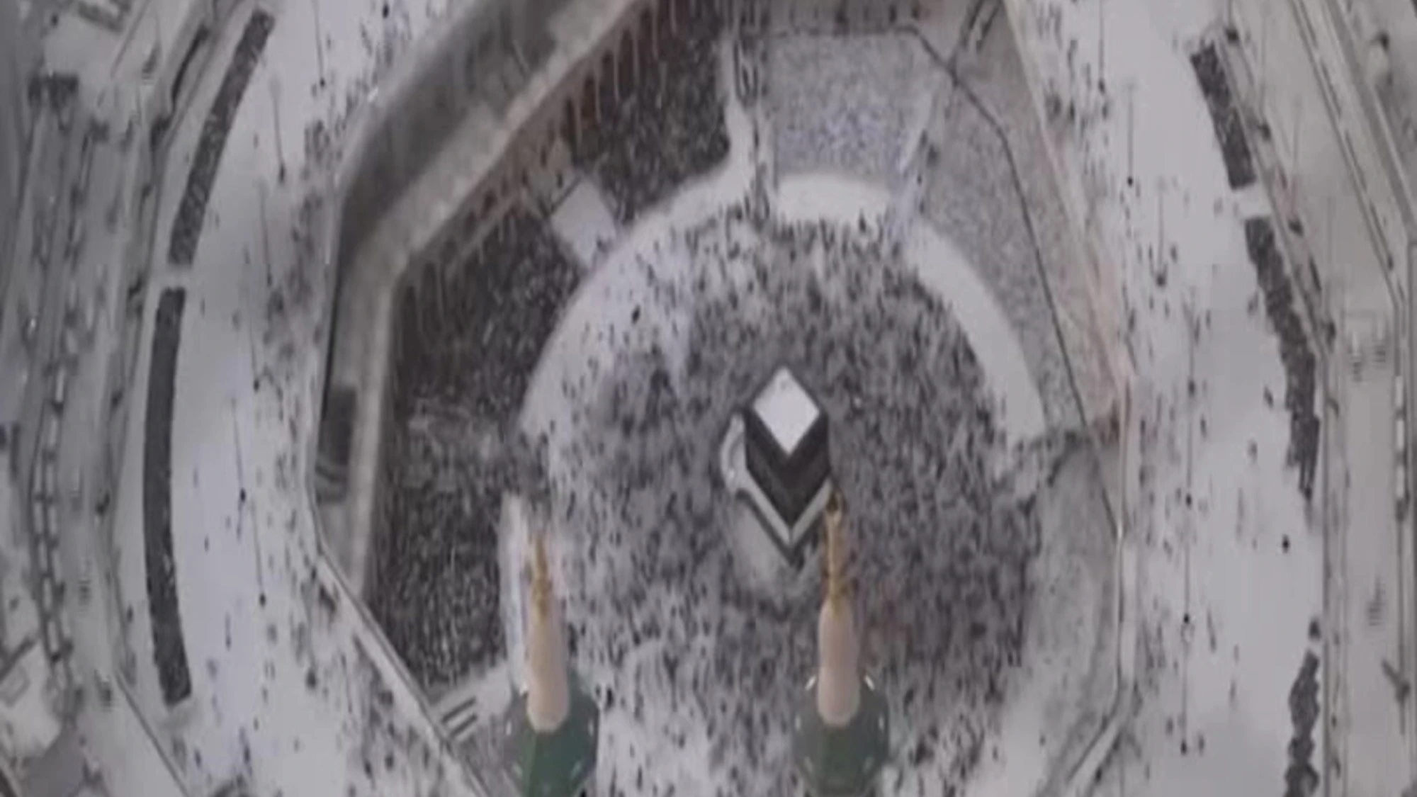 La Mecca, milioni di musulmani girano attorno alla Kaaba