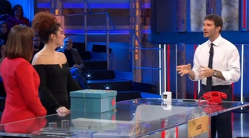Affari Tuoi, il pesante sospetto su Chiara Lucia: "Si è messa in tiro per Stefano De Martino"
