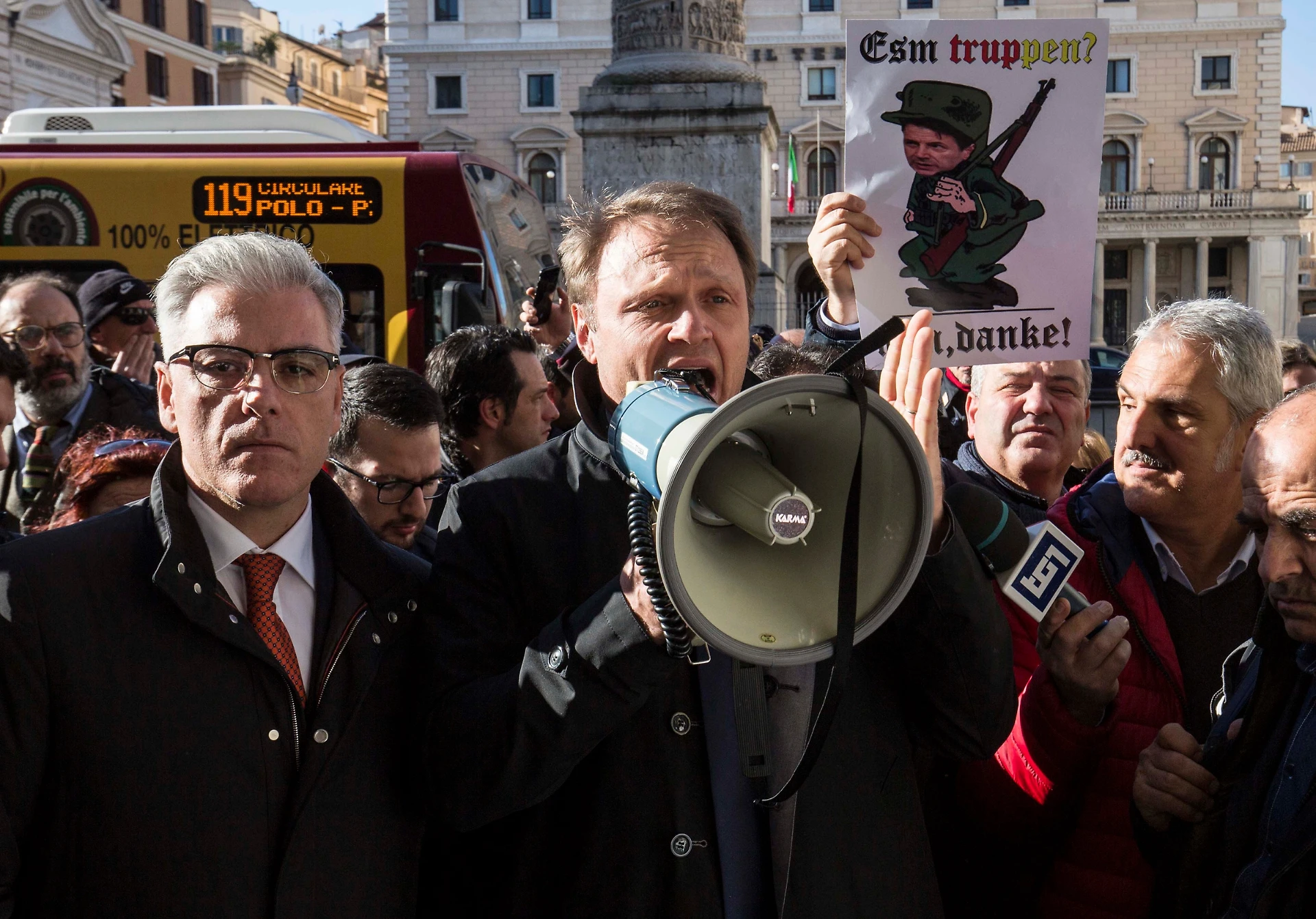 Fratelli d'Italia abbandona la riunione dei capigruppo alla Camera: "Manovra, cosa nascondono Pd-M5s?"