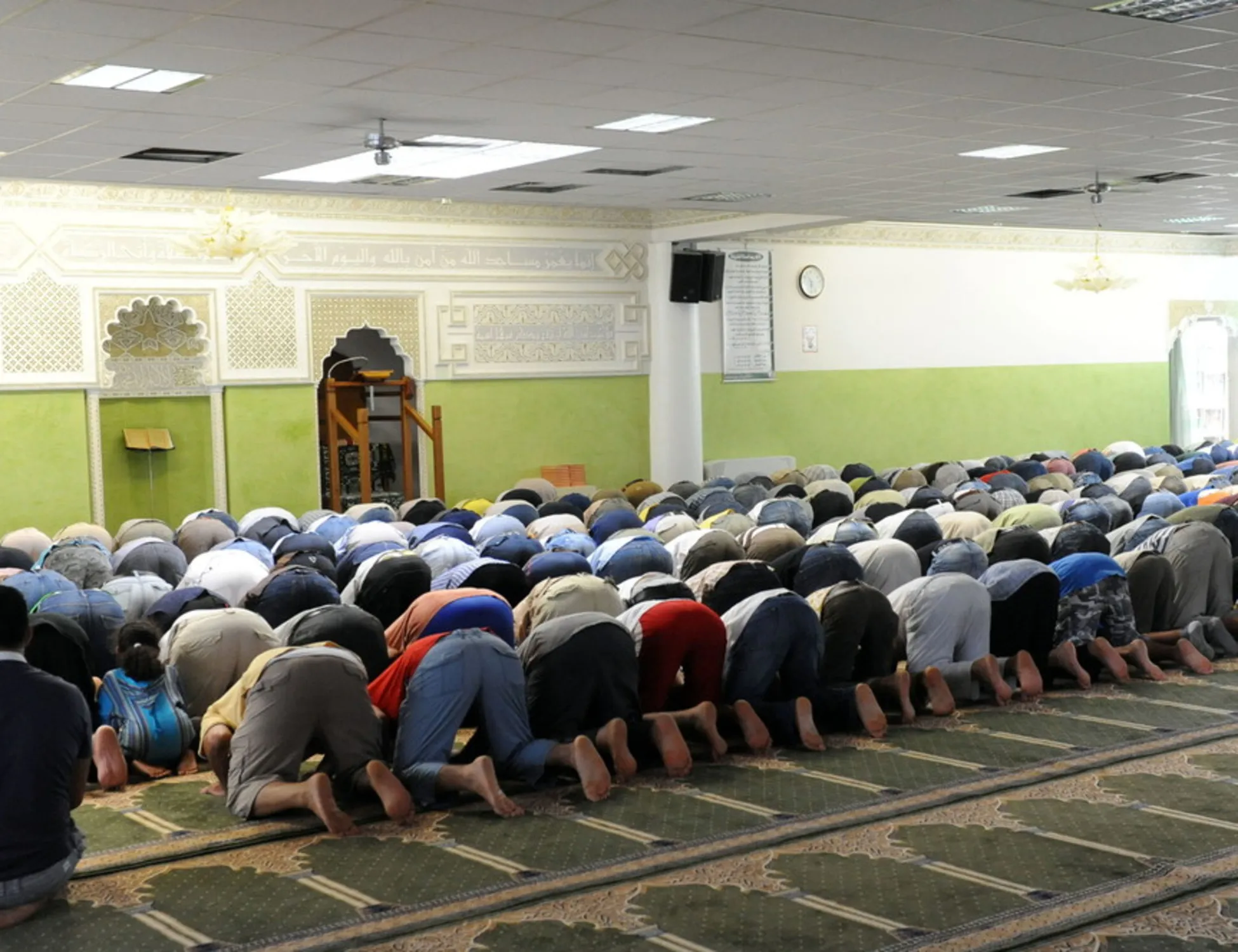 Leggi l'articolo: Sottomissione all'Islam anche nel menu: cosa fanno sparire