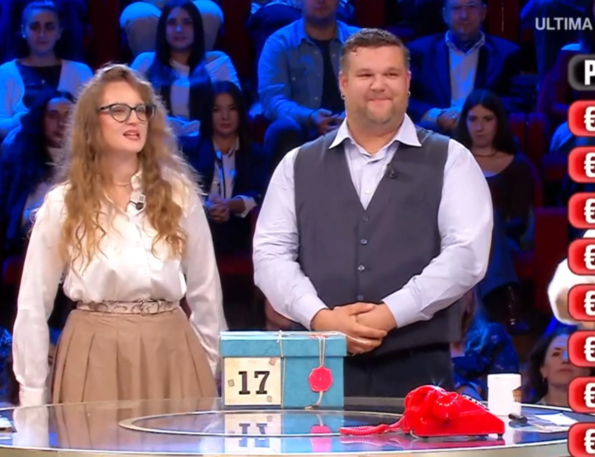 Affari Tuoi, Aurora furiosa con Sebastiano: "Sta pensando a come mollarlo"