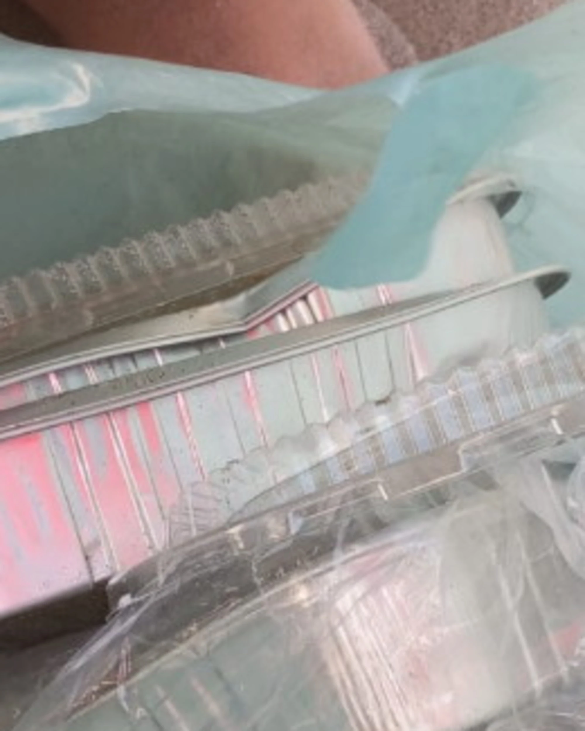 Spiaggia, costretti a buttare il cibo al lido: un sopruso, cosa dice la legge