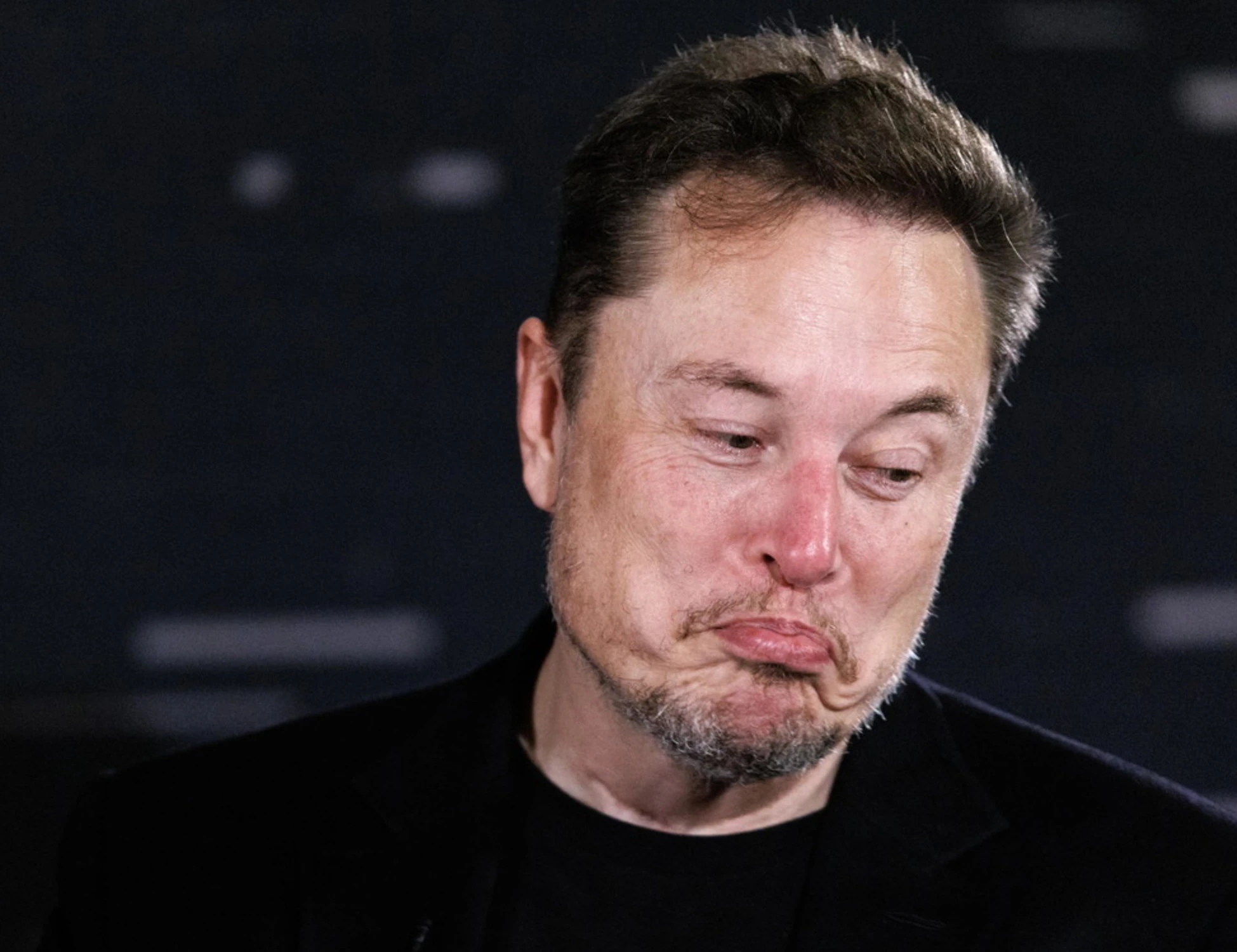 Elon Musk si dà ai contenuti erotici: Grok, svolta a luci rosse