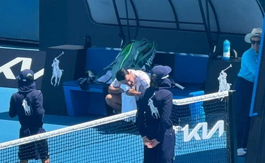 Australian Open, svenimenti e malori: cosa sta succedendo