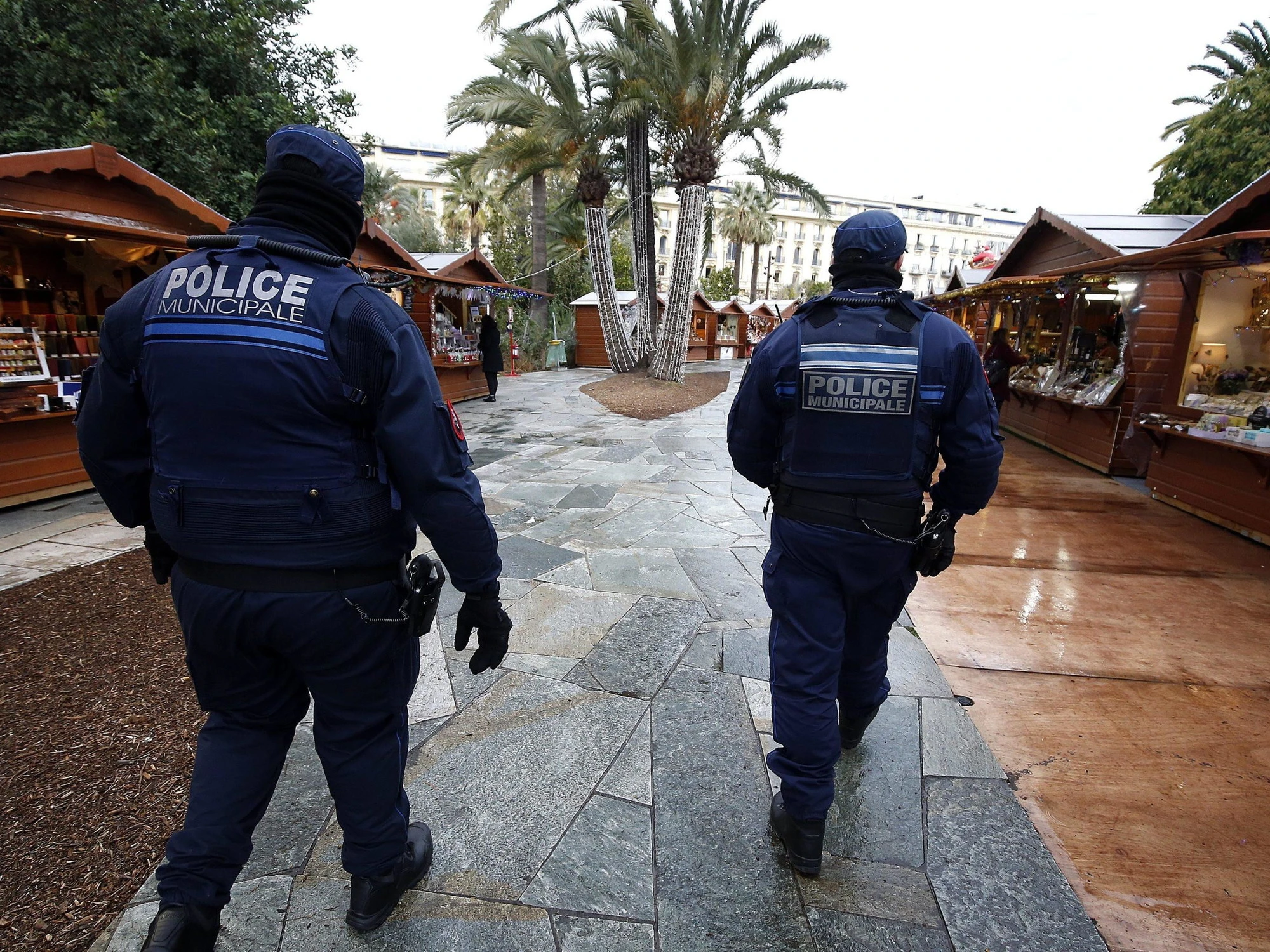 Francia, si lancia con l'auto sulla folla a Evreux: un morto e 5 feriti