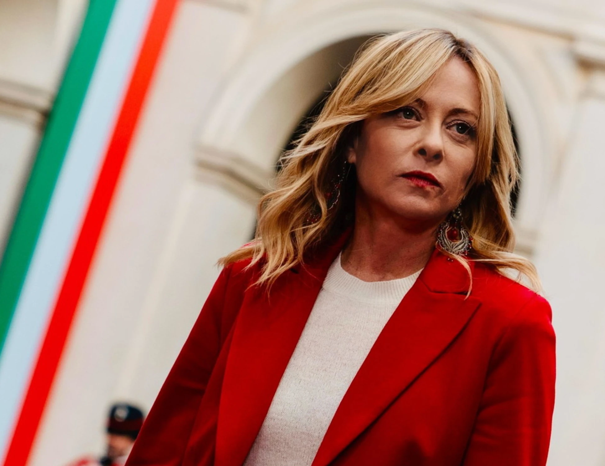 Giorgia Meloni, S&P conferma il rating dell'Italia BBB+: l'outlook sale a "positivo"